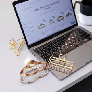 Medium Triangle Claw Clip – Gold Metal