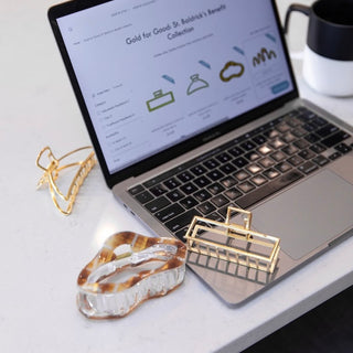 Medium Triangle Claw Clip – Gold Metal - Headbands of Hope